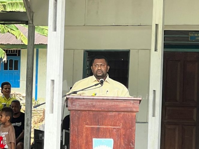 
 Ketua Majelis Rakyat Papua (MRP) Papua Barat, Judson F. Waprak 