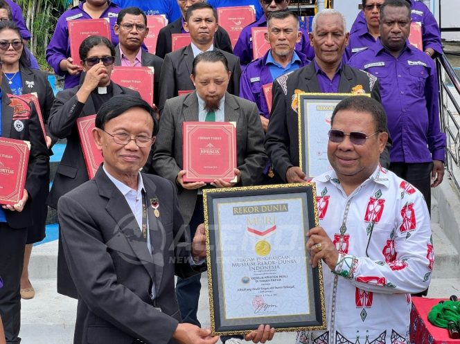 
 PGGP Manokwari Cetak Rekor MURI Penulisan Tangan Alkitab