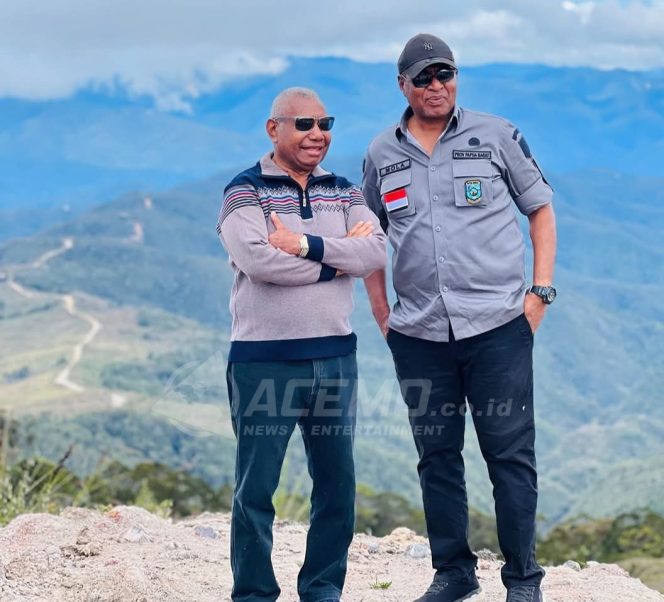 
 Gubernur dan Wakil Gubernur Papua Barat Terpilih, Dominggus Mandacan-Mohamad Lakotani