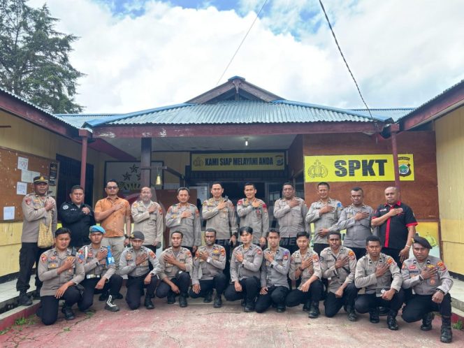 
 Karo SDM Polda Papua Barat Beserta Dansat Brimob Kunjungi Polres Pegaf