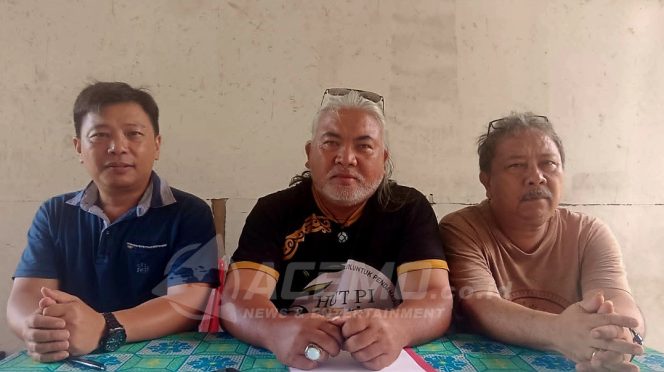 
 Foto: Wakil Ketua DPW K3 Papua Barat, Drs. Rocky Maleke (Tengah),   Ketua Bidang OKK, Hendra Karwur (Kiri),  Ketua Bidang Sosial Budaya, Benny Supit (Kanan).