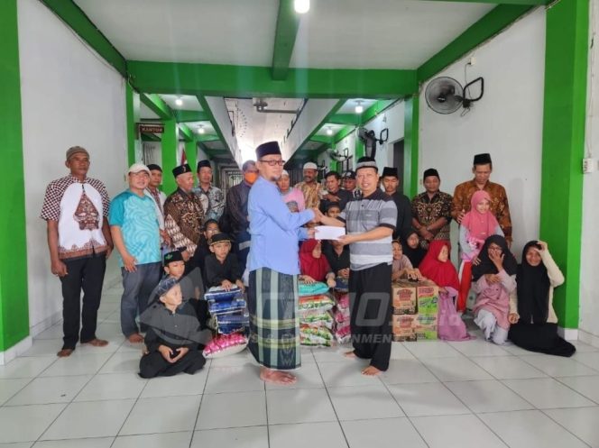 
 Berbagi Berkah Ramadhan, Ikaswara Manokwari Santuni Anak Yatim dan Salurkan Zakat Mal
