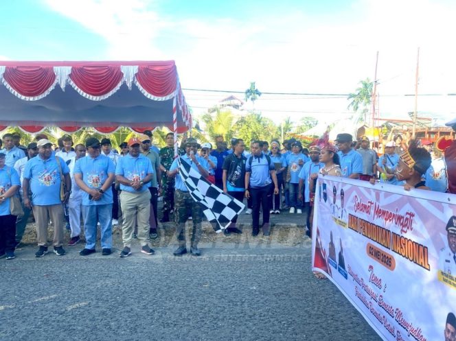 
 Lepas Pawai Hardiknas, Gubernur Dominggus Ajak Insan Pendidikan Tingkatkan Kreativitas