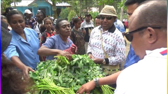
 Gubernur Dominggus Ajak ASN Pemprov Papua Barat Belanja Hasil Kebun Lokal