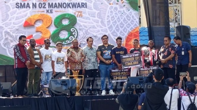 
 HUT ke-38 SMAN 2 Manokwari, Hermus Indou: Jangan Sia-siakan Kesempatan Menjadi Generasi Hebat