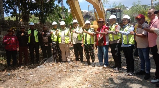 
 Bupati Hermus Indou: Jalan Anggori–Petrus Kafiar Jadi Wujud Nyata Pembangunan untuk Masyarakat