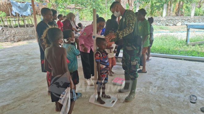 
 Cegah Stunting, Dinkes Bersama Satgas TMMD Kodim 1808/Mansel Lakukan Pemeriksaan Deteksi Dini