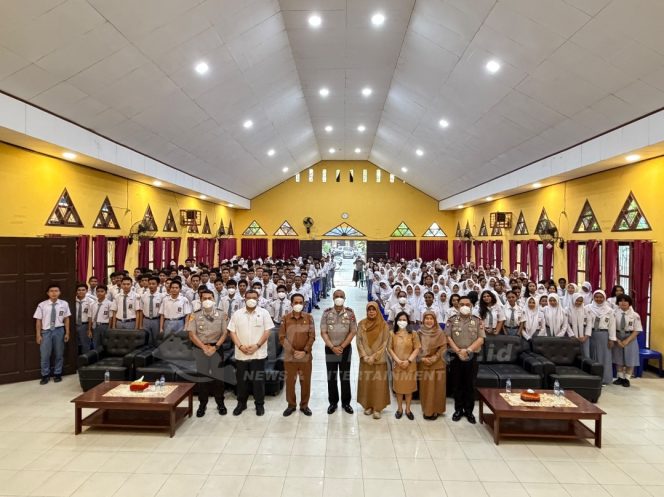 
 Kapolda Papua Barat Sambangi SMA Negeri 2 Manokwari, Dorong Pelajar Jadi Generasi Berkarakter