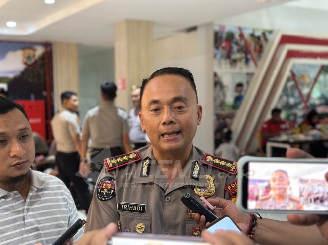 
 HUT Humas Polri ke-75, Bidhumas Polda Papua Barat Donorkan Darah dan Bagikan 80 Kacamata Gratis