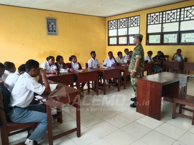 
 Tanamkan Semangat Nasionalisme, Satgas TMMD ke-130 Kodim 1808/Mansel Beri Wasbang kepada Siswa SMA Negeri 1 Ransiki