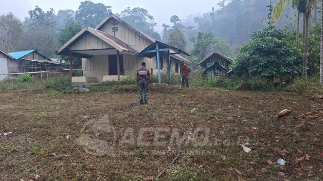 
 Satgas TMMD ke 130 Kodim 1808/Mansel Bersihkan Gereja, Wujud Kepedulian Terhadap Kenyamanan ibadah Warga Kampung Yamboi