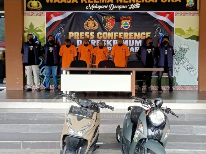 
 Ditreskrimum Polda Papua Barat Bongkar Tiga Kasus Curanmor, Lima Tersangka Diamankan